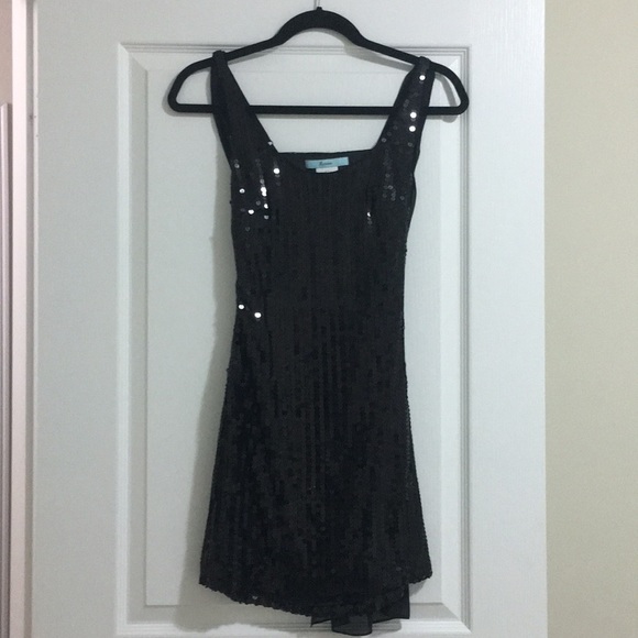 Dress - Picture 1 of 5